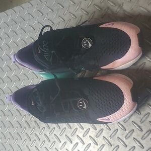 Nike Air Max 270
